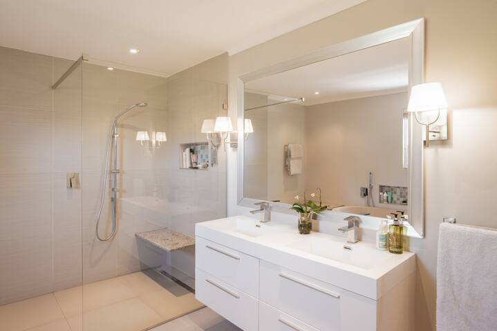 Easy living West Beach family home gallery image 3