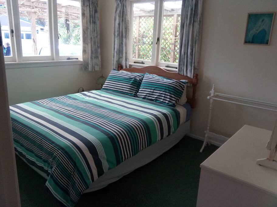 Queen size bed