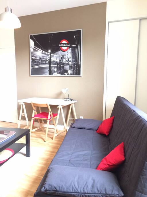 Coin TV et Bureau / TV Space and Desk