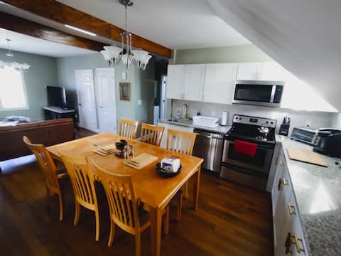 Beautiful, Totally Renovated Penthouse (3bd/2ba)