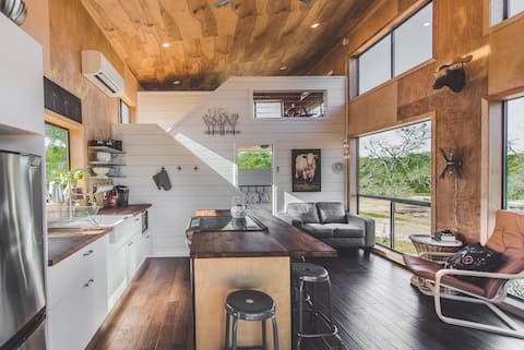 ↞Modern Hill Country Tiny Cabin 1 w/ Loft & Light↠
