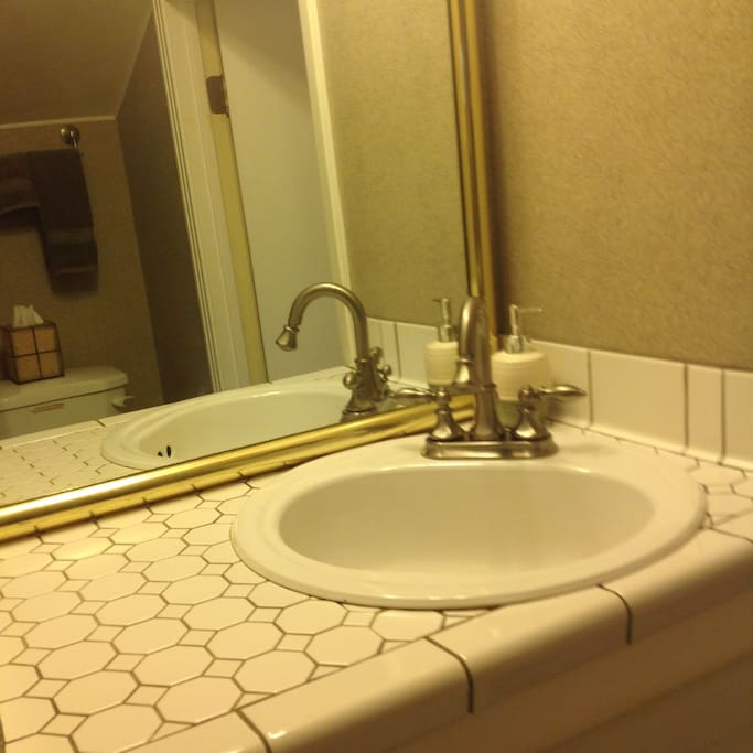 Attached keyed half bath - SHARED if other room is occupied. Plenty of fast hot water, pull out nozzle on faucet.