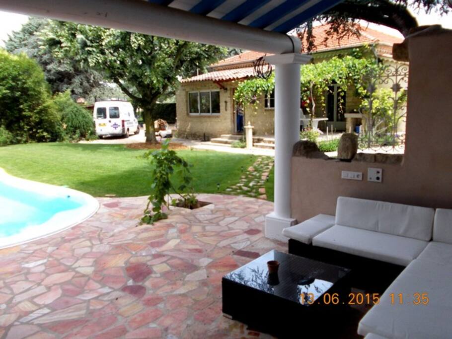 pool hoose pour prendre vos apéros au bord de la piscine!