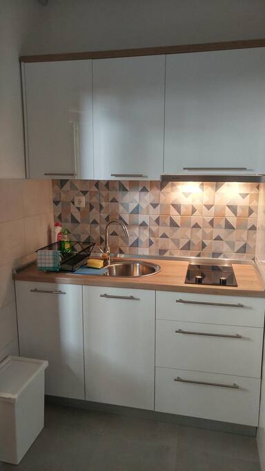 Kitchen with kitchen hood