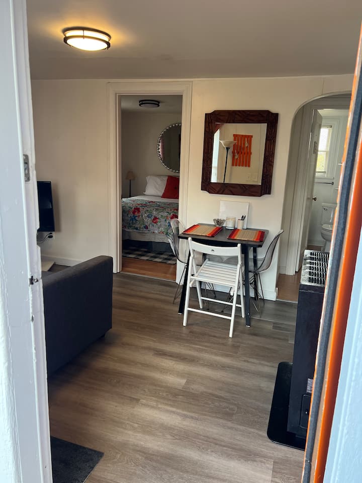 Libby’s Loft: 2br Apt, 1mi To Ferry/shipyard - Bremerton, WA