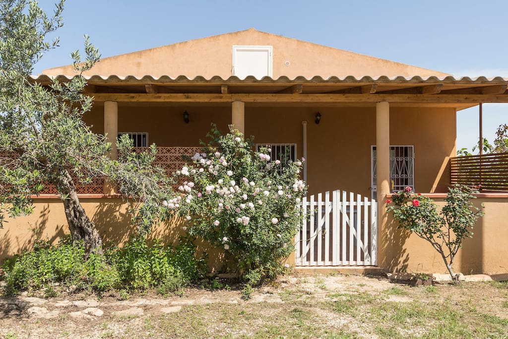 Prospetto casa da 45 m.q. con ingresso principale alla veranda