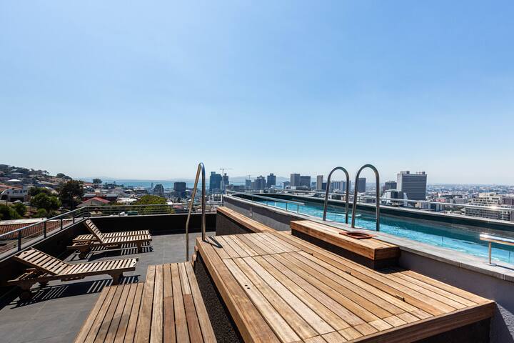 Contemporary Apartment with an Amazing Views gallery image 2