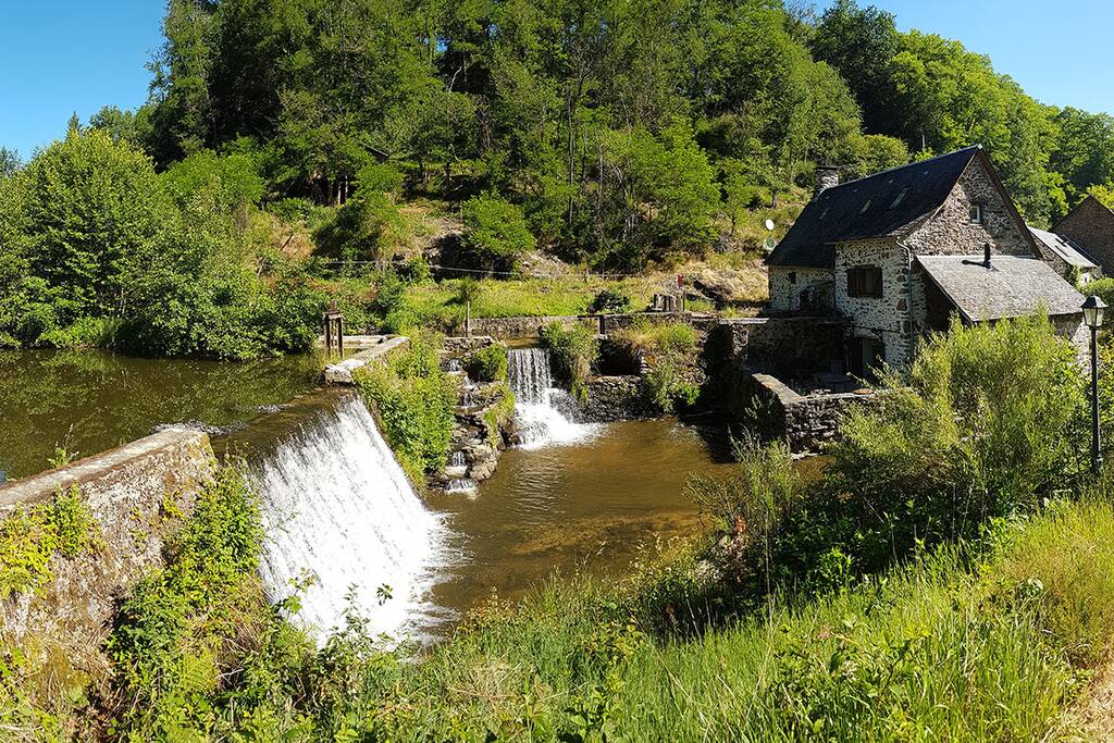 Des cascades et un étang pour s'initier au kayak...