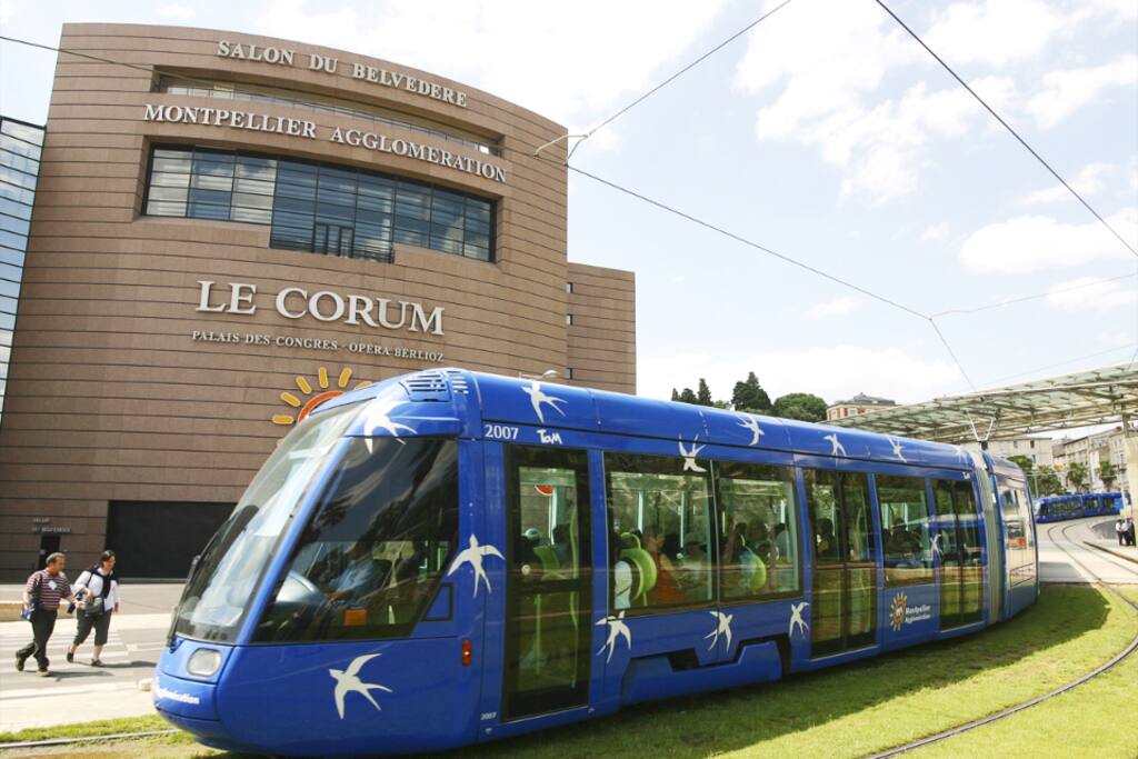 Le Corum ( station Tram L1 , L2 , L4 )