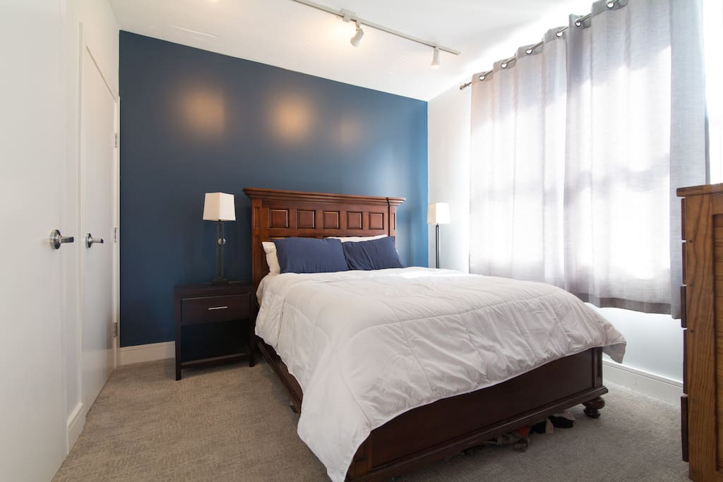 Spacious bedroom.