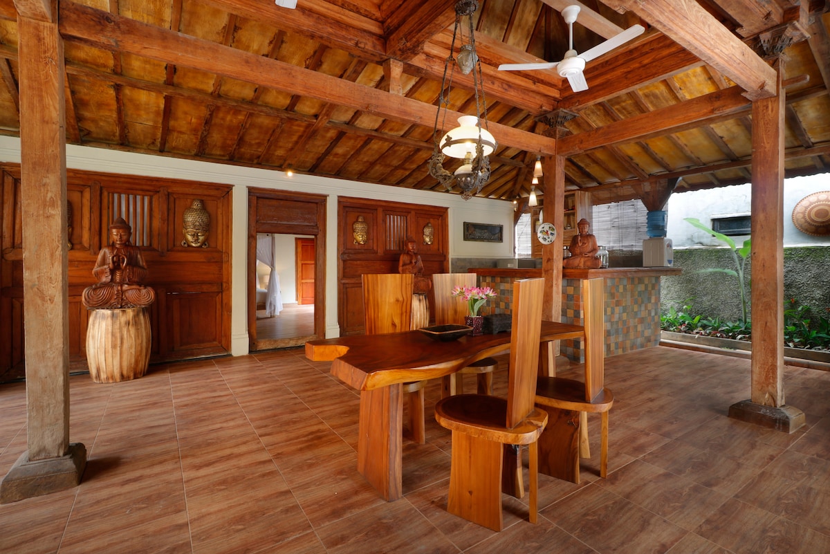 Villa in Ubud · ★4.75 · 2 bedrooms · 2 beds · 2 private baths, comparable Airbnb