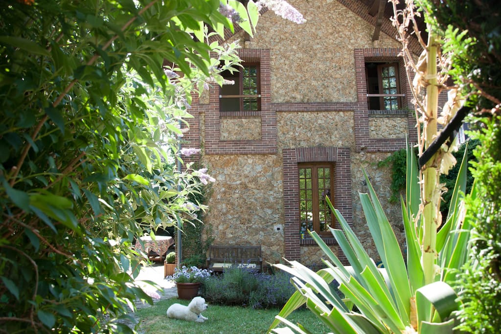 Side view of the home.
