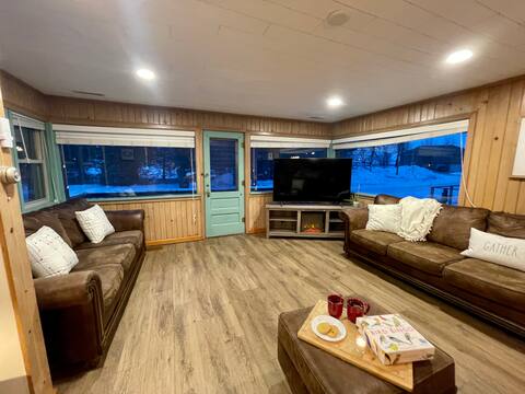 Near Lake/Arcade/Dining Room Perfect for Holidays