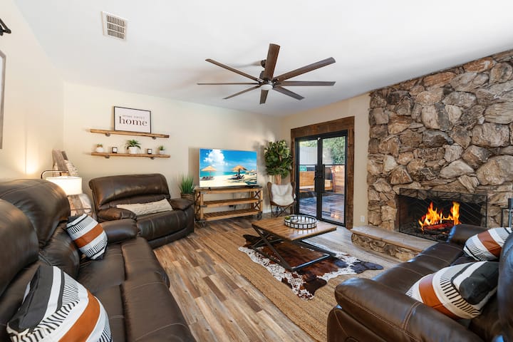 126 Chic Valley Village Home-pool Near Universal - Beverly Hills