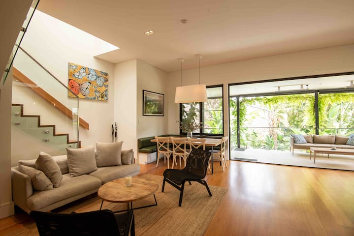 Luxury 4 bed home with pool in heart of Balmain