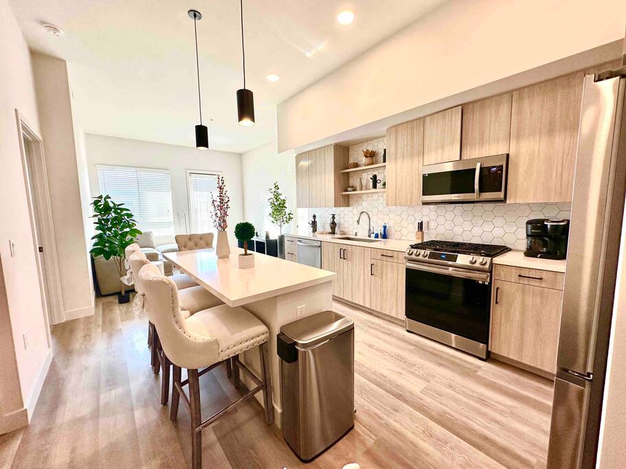 Modern Oasis Home 2B2B + Pool