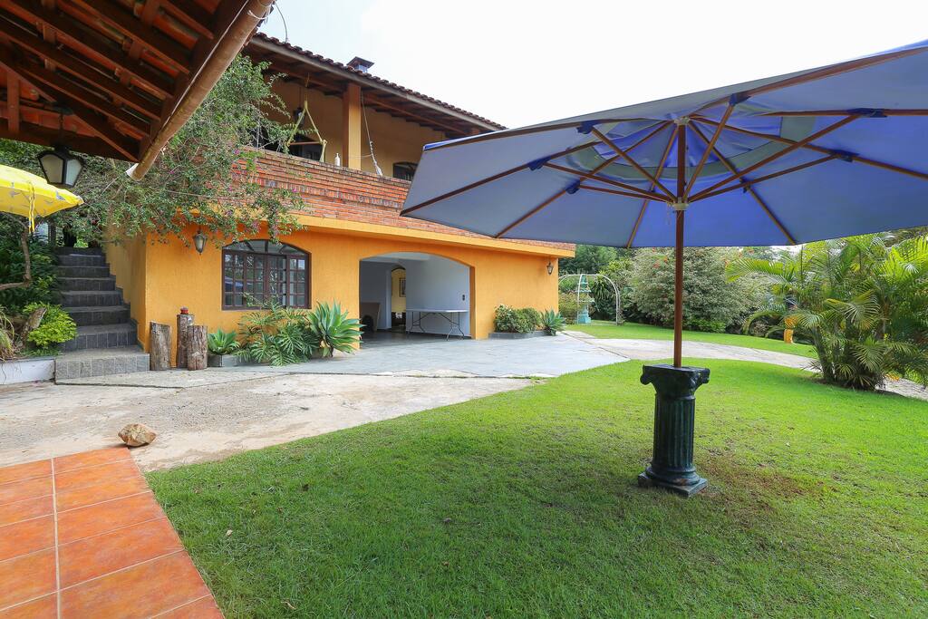 Vista para a parte terrea da casa que esta sendo oferecida