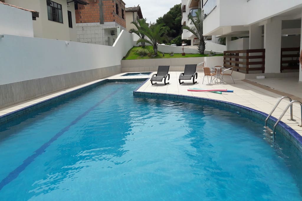 Piscinas adulto e piscina infantil