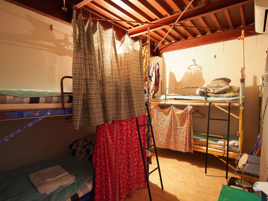 8ベッドドミトリーです 8 beds dormitory room
