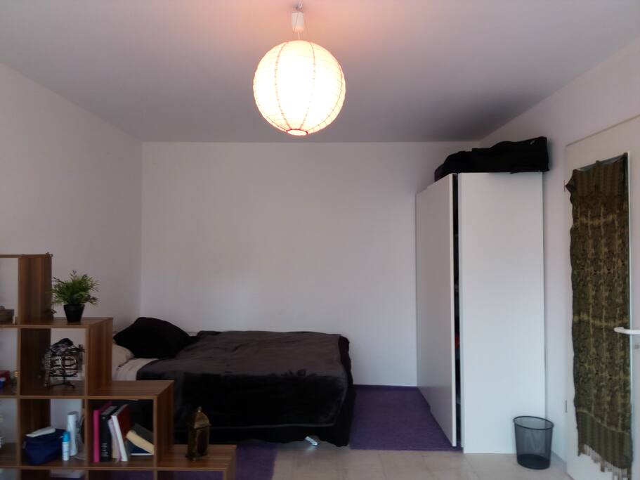 25m2 room.