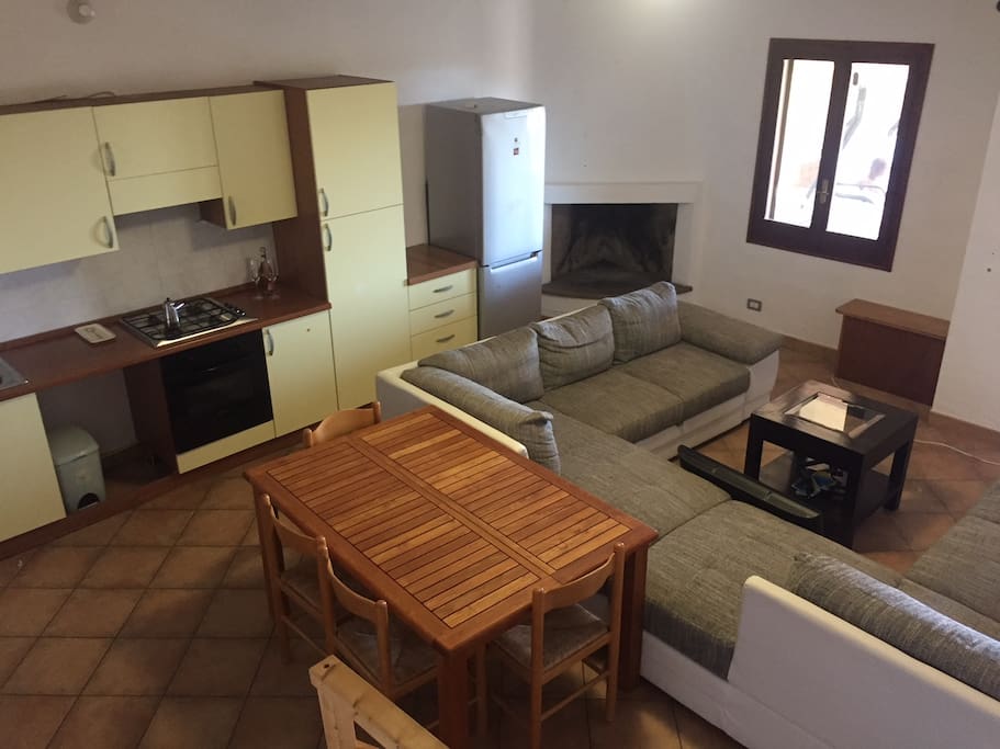 Ingresso living; Great Room with corner fireplace leads to terrace