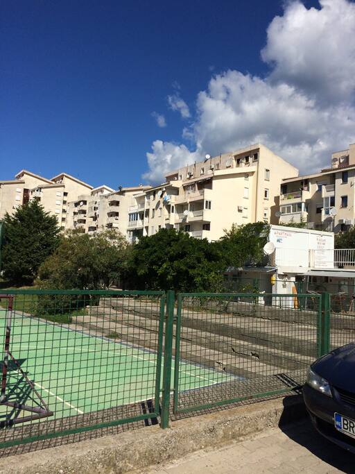 Здание, в котором находится квартира/The building where flat is
