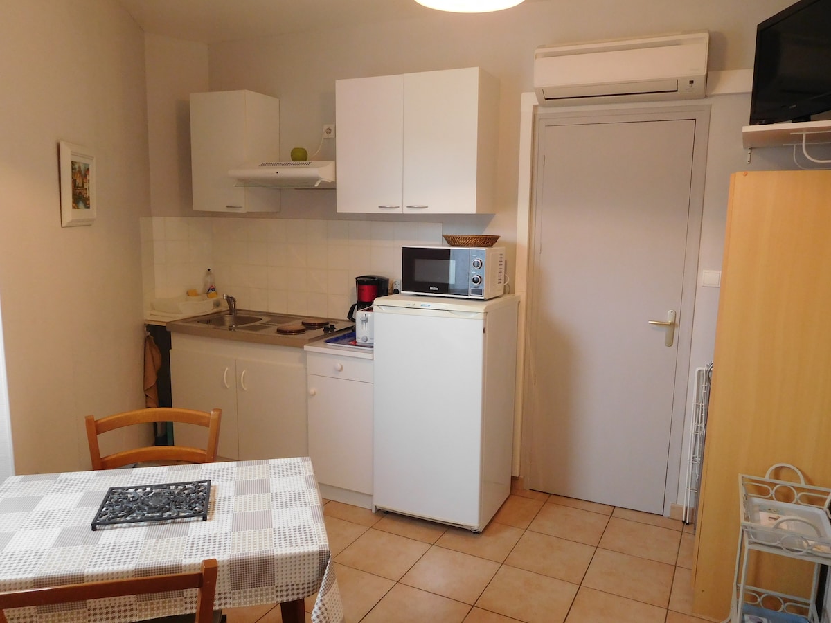 Top performing Airbnb: T1 center Les Sables d'Olonne (with air conditioning) in Les Sables D'olonne