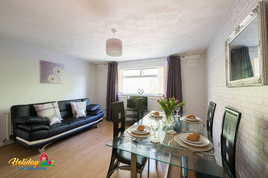 Lounge/Dining
