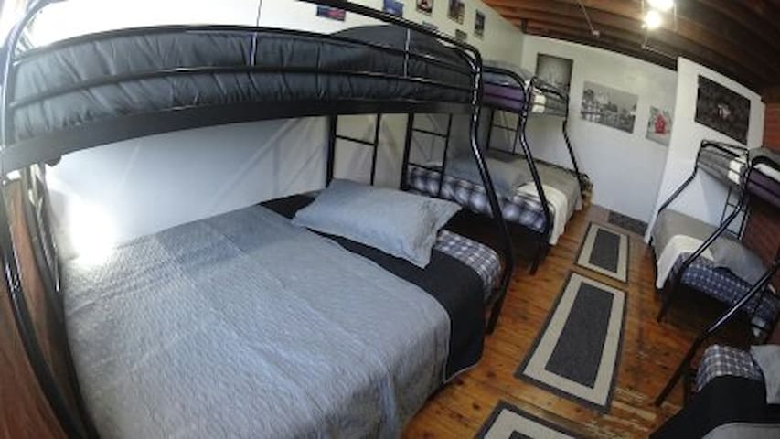 #6 Twin size Top Bunk/Shared Rm+Gym LAX 3miles