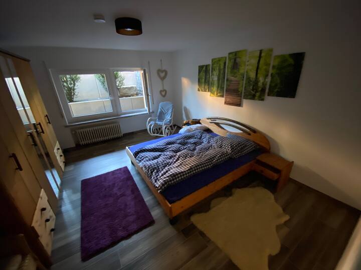 Spavaća soba s bračnim krevetom