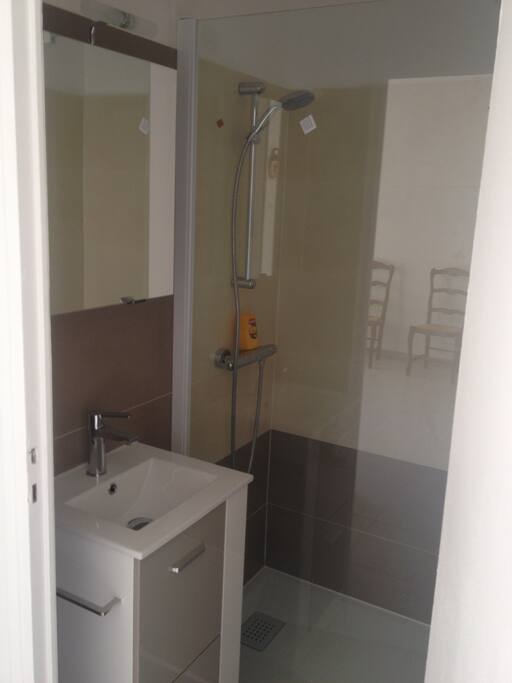 Douche toute neuve
