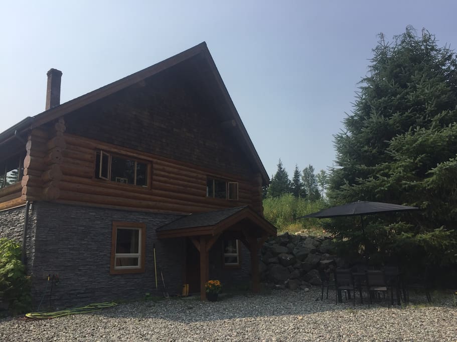your private entrance, option to eat outdoors and plenty of space for parking your vehicle, trailer and boat
