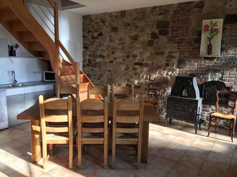 Pièce de vie à partager avec accès libre à la terrasse et au jardin