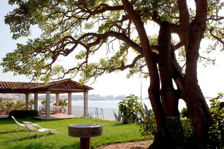 ÀNCORA VELLA – HOUSE WITH VIEWS TO SEA gallery image 2