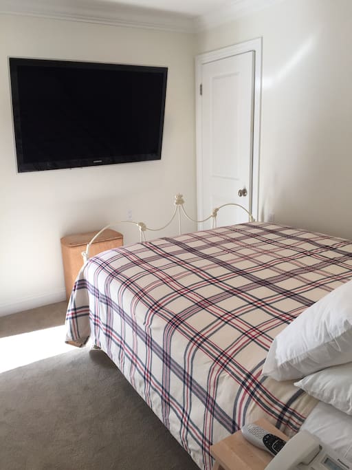 huge flatscreen All cable channels