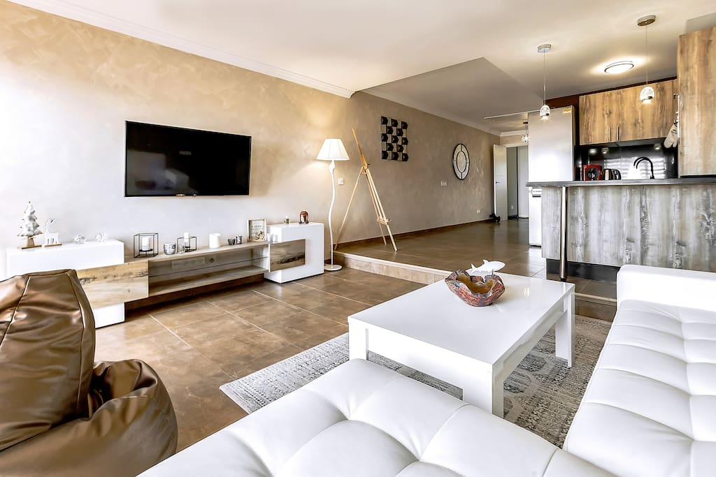 Big living room with air conditioning and TV with 300+ international channels (eng, ger, fr, belg, rus, ukr, lt, lv, it, chi, jap, ned and many other)