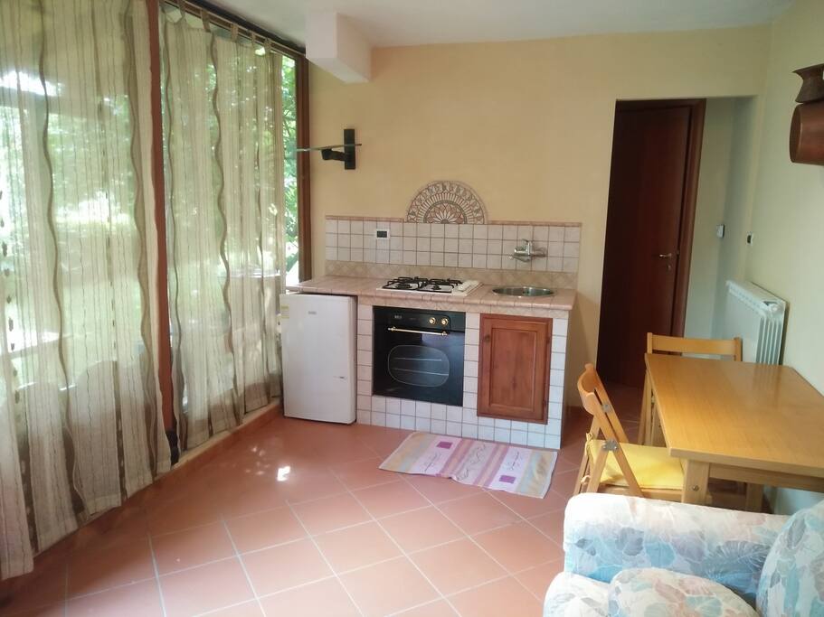 Zona giorno (cucinotto) - Living room (kitchen)