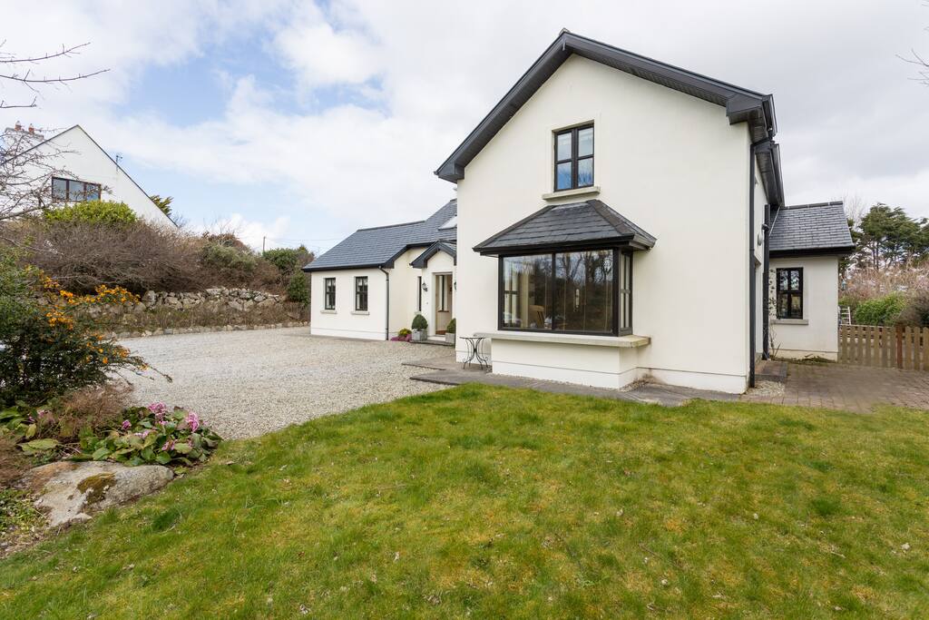 Top 100 Airbnb Rentals 2017 in Galway, Ireland