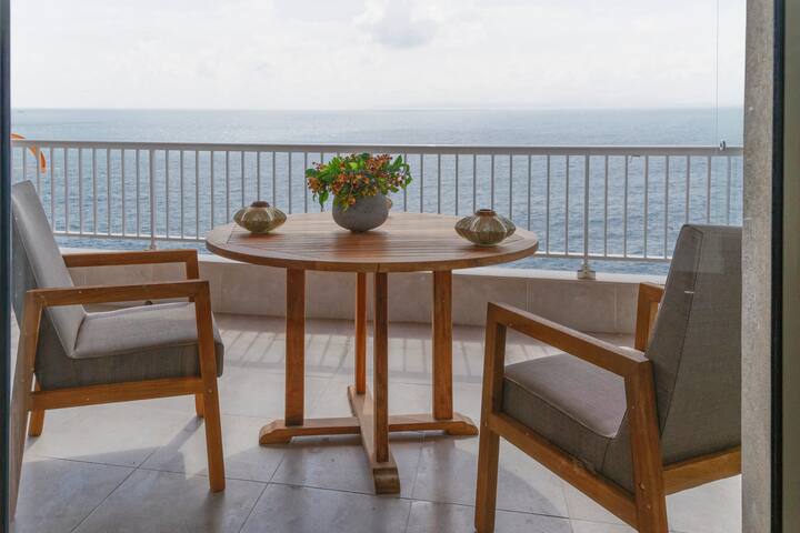 Apartment overlooking the sea gallery image 5