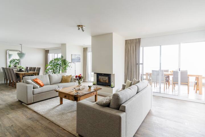 Apartment overlooking the sea gallery image 4