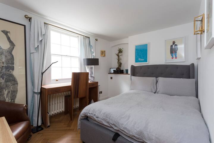 Luxury 2 Bed Designer Apartment gallery image 4