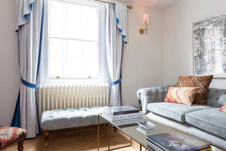 Luxury 2 Bed Designer Apartment gallery image 3