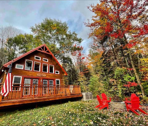 Cozy Cabin w/ Hot Tub & Fire Pit-Hike/Ski/Explore!