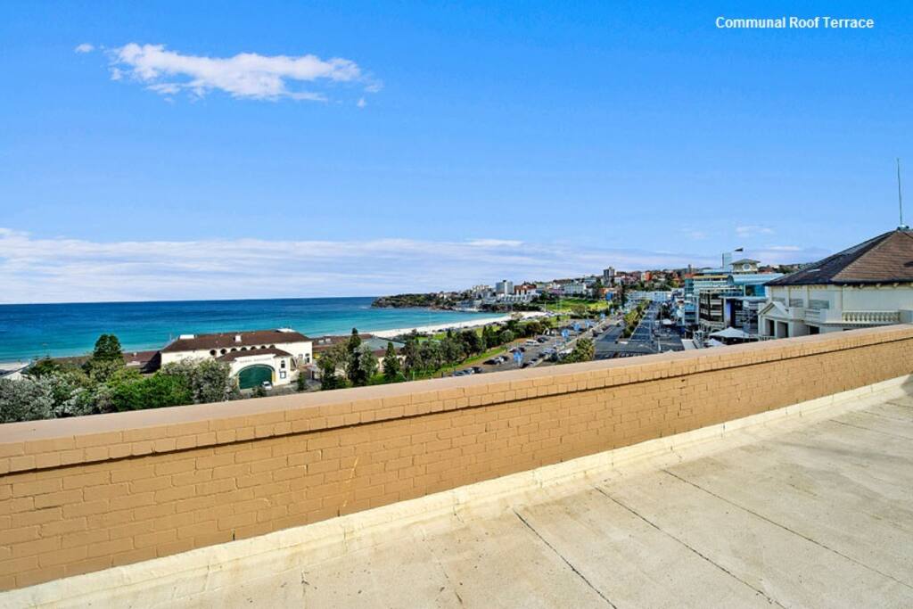There isnt access to the roof but this shows you just how close you will be to the water!