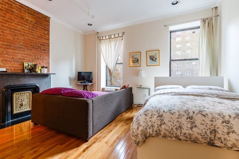 Top Airbnb: Miltons place in Harlem (North)
