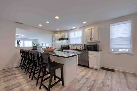 Spacious & Quiet 4 BD/2BA  - Private Yard