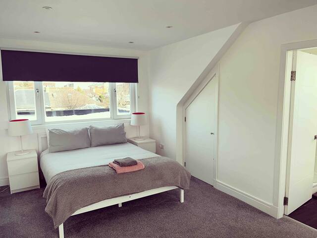 Perfect 4 bedroom 2 bathroom Home gallery image 5