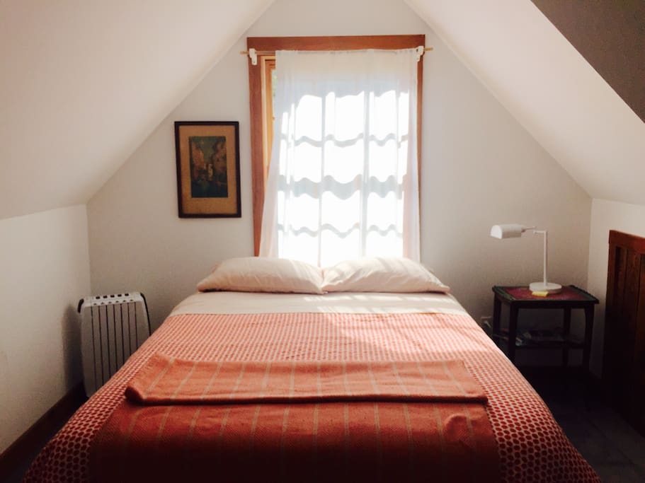 Super comfy queen bed in a large and very quiet room!