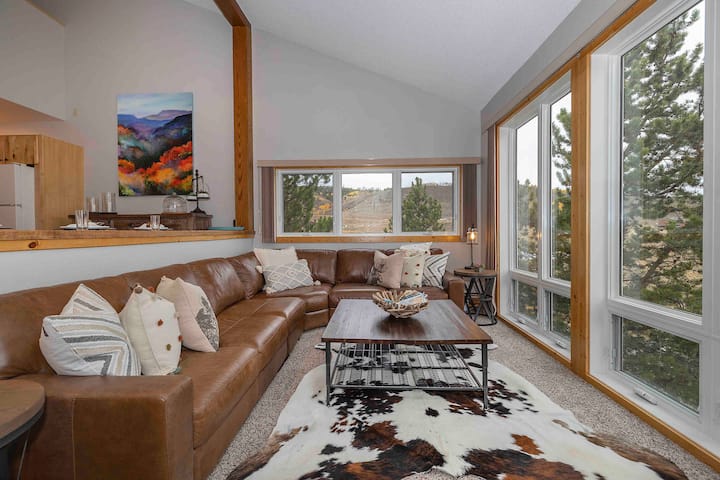 Stunning 3b/3b Ski In/out W/ Steam Shower & Views! - Granby, CO