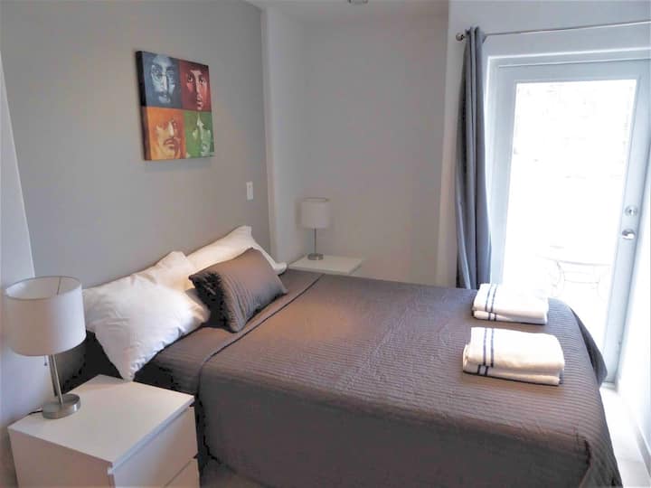 Bedroom N°2 suite with direct access to the terrace